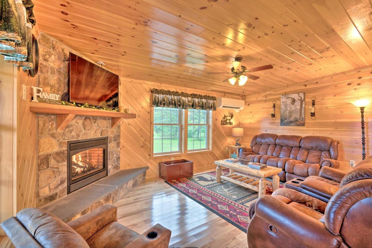 Вилла Rustic Benezette Cabin Porch, Hot Tub And Fire Pit Экстерьер фото